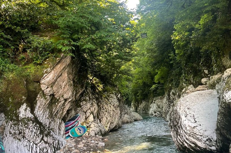Посмотреть самостоятельно в Адлере каньон Чертовы ворота