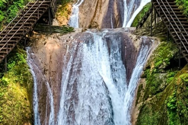Экскурсия 33 водопада и Кавказское застолье